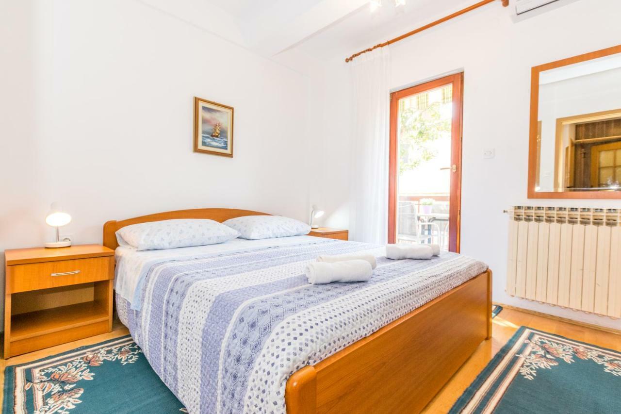 Apartment Darinka Pula Exterior photo