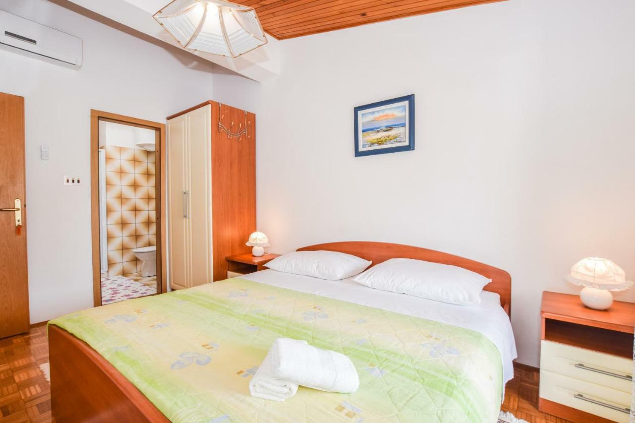 Apartment Darinka Pula Exterior photo