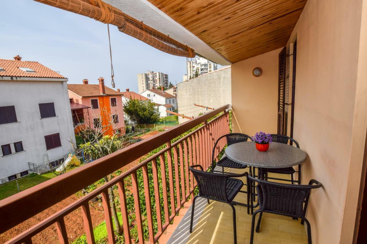 Apartment Darinka Pula Exterior photo