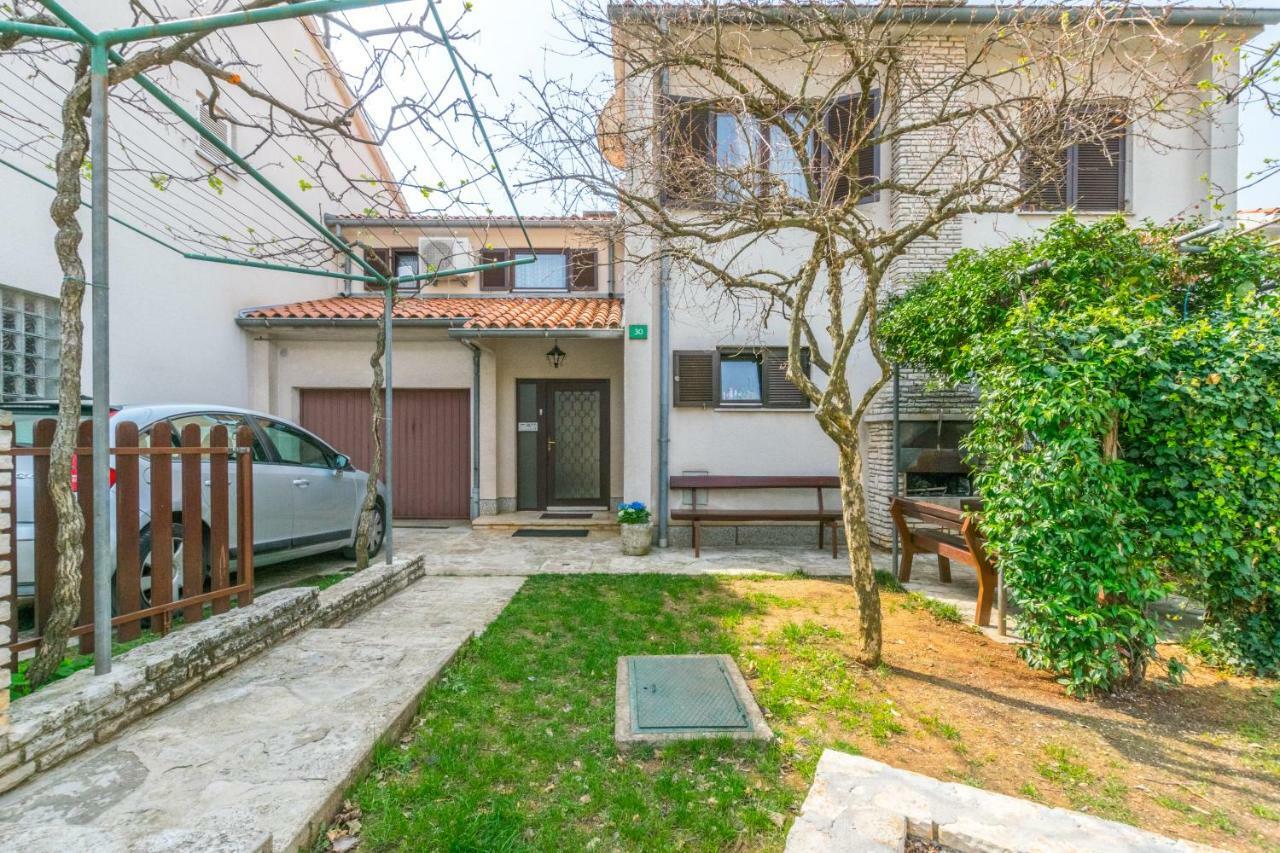 Apartment Darinka Pula Exterior photo