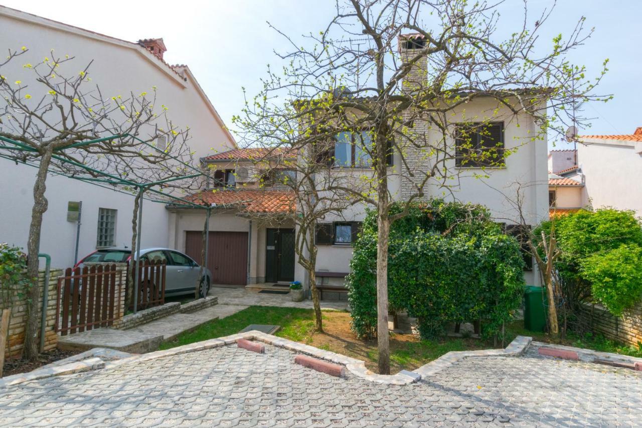 Apartment Darinka Pula Exterior photo